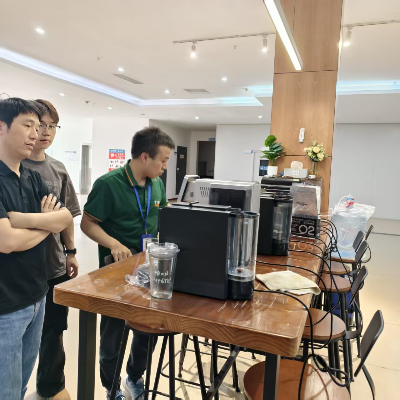 Aosom E-COMMERCE INC. Janar Manaja Tang Ya Ziyarci Seaver & Ya Duba Cikakken Injin Kofi Na atomatik SV205